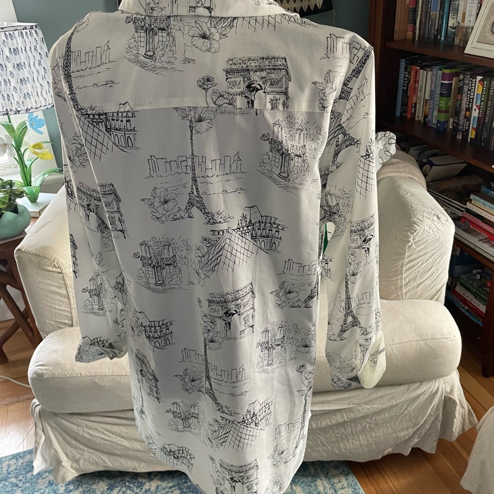 Chico’s Eiffel Tower/Paris print no-iron tunic length blouse. Sz 14. Like new! - Picture 3 of 8
